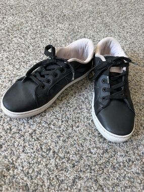 LC Waikiki  Kids Black/White Low Top Lace-Up Athletic Sneaker, Solid Logo